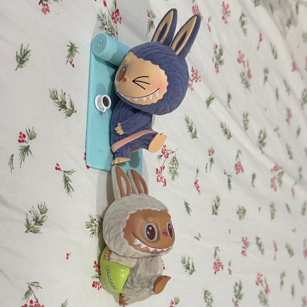 Labubu lazy yoga series